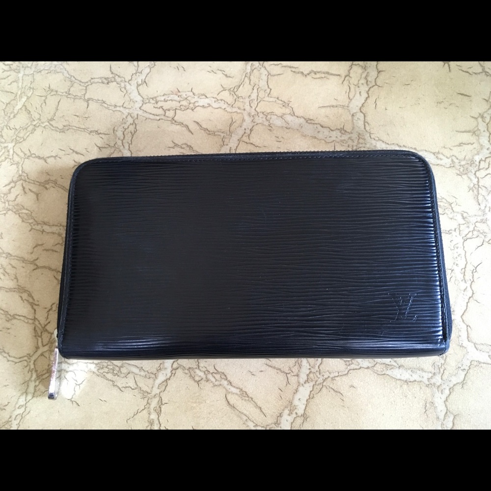 Louis Vuitton Black Leather Zippy Wallet